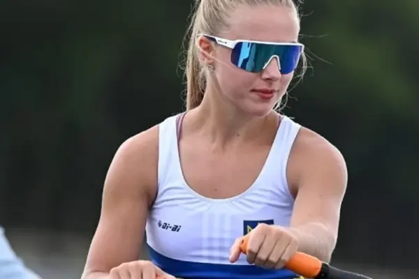 Анна Шеремет — українська спортсменка, чемпіонка Євро-2026 з паравеслування в одиночці класу PR1, на подіумі після фінального